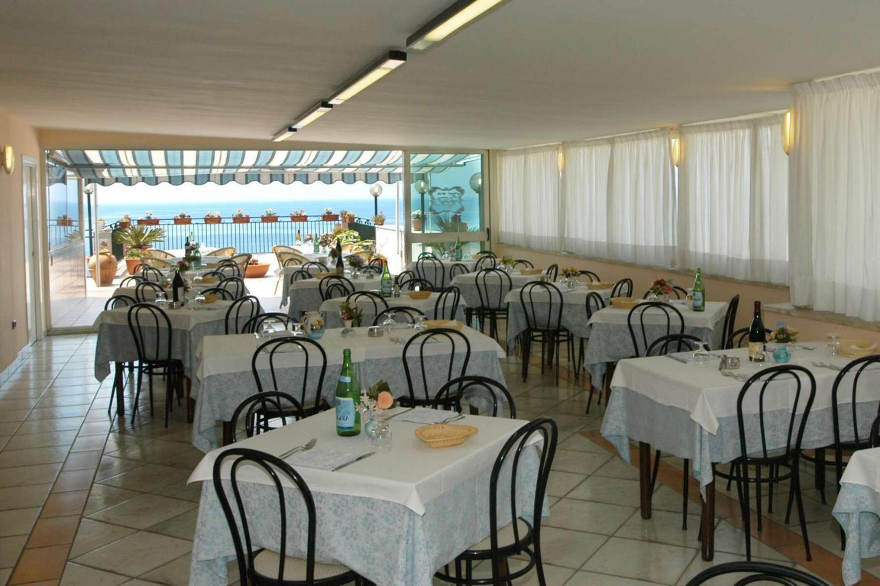 Hotel Baia Verde Maiori Exterior foto